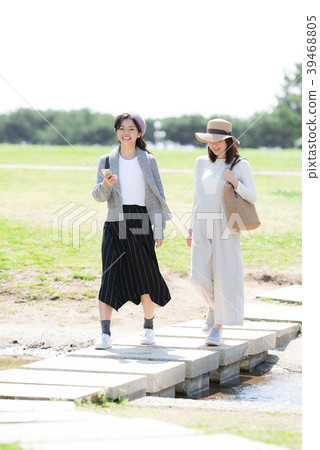 Women's journey 2 people 39468805