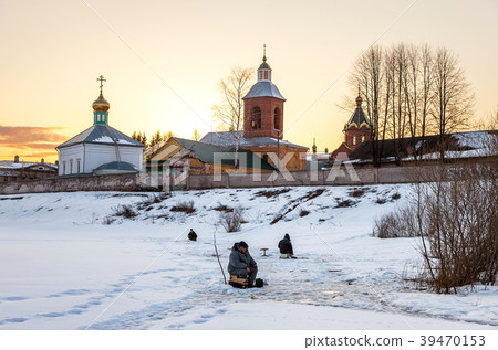 Fishermen in winter fishing near the walls Fishermen in winter fishing near the walls 39470153
