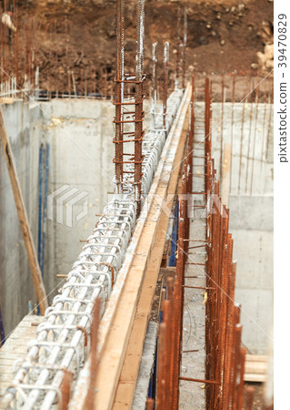 Construction of a new building, binding of 39470829