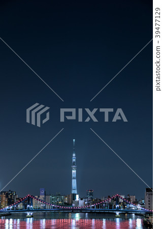 城市風景照亮隅田川上的清水橋和東京晴空塔 城市風景照亮隅田川上的清水橋和東京晴空塔 39477129