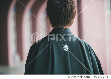 clothing decorated with a family crest, japanese clothes, groom 39477751
