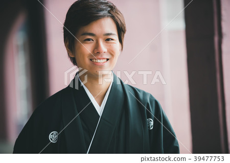 clothing decorated with a family crest, japanese clothes, groom 39477753