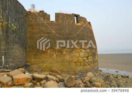 Bastion of fort Kolaba near Alibaug beach, Maharas Bastion of fort Kolaba near Alibaug beach, Maharas 39478948