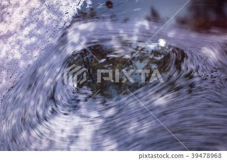 櫻花流經水 39478968