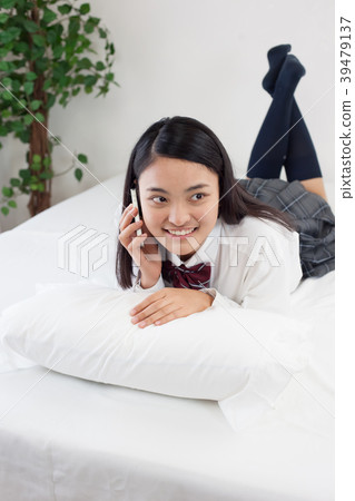  統一高中學生臥室早晨 39479137