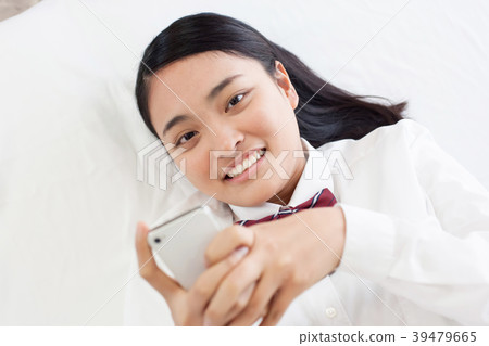  統一高中學生臥室早晨 39479665