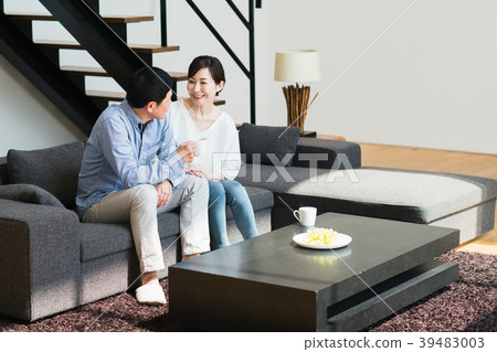 Middle's couple Middle's couple 39483003