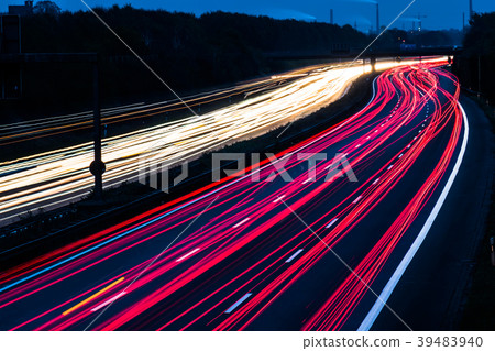 Highway at night long exposure Highway at night long exposure 39483940