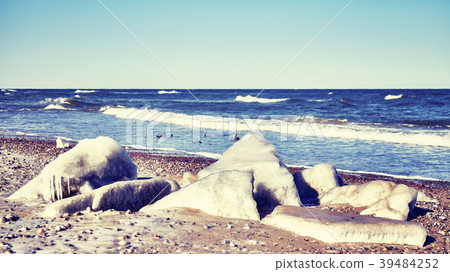 Frozen rocks on a beach, selective focus 39484252