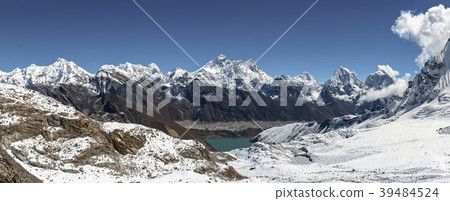 Everest, Lhotse, Makalu, Cholatse peaks from Renjo Everest, Lhotse, Makalu, Cholatse peaks from Renjo 39484524