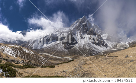 Taboche and Cholatse summits over Pheriche valley 39484551