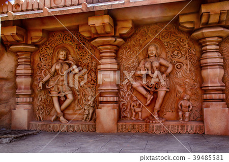 Statue of deities, sculpture museum, Kaneri Math 39485581