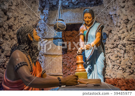 Sadhu and lady, sculpture museum, Kaneri Math 39485977
