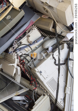 Computer and junk 39486268