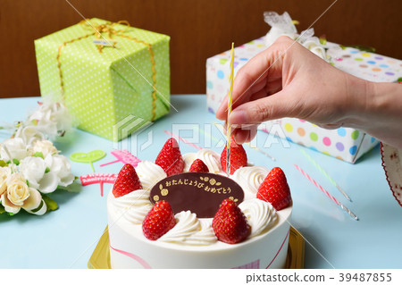 Preparation of birthday cake 39487855