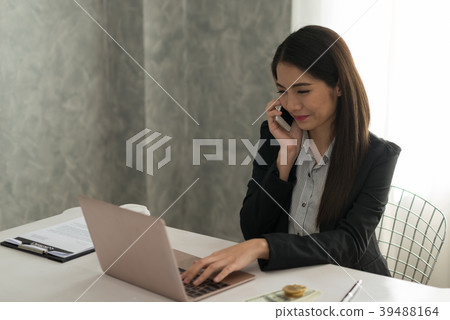 Beautiful young businesswoman working on laptop Beautiful young businesswoman working on laptop 39488164