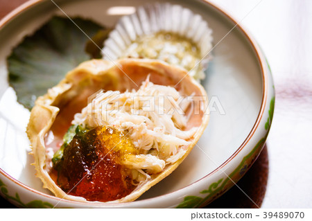 Porcelain and crab vinegar 39489070
