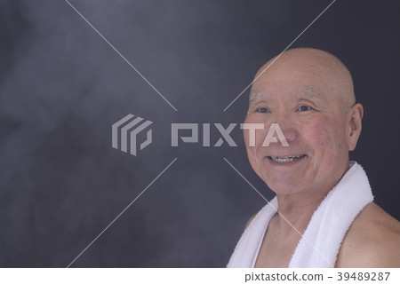 Image of senior bathing Image of senior bathing 39489287