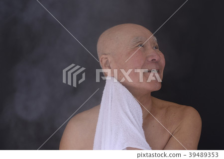 資深沐浴的圖像 39489353