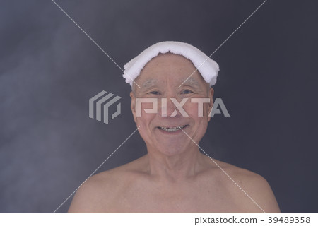 資深沐浴的圖像 39489358