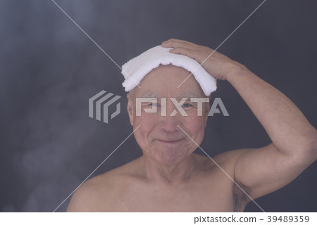 資深沐浴的圖像 39489359