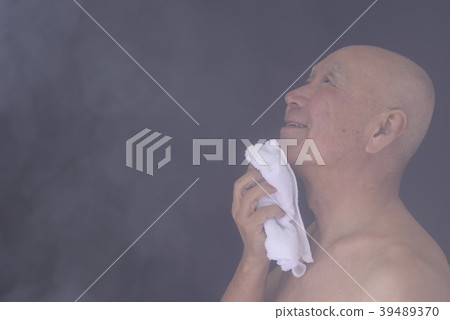 資深沐浴的圖像 39489370