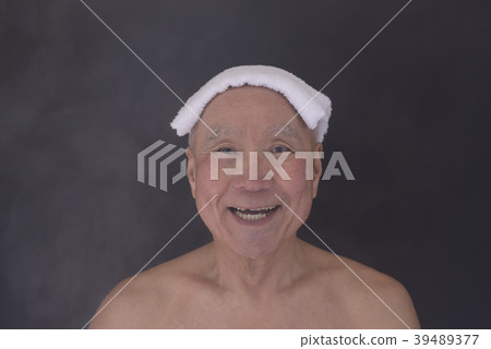 資深沐浴的圖像 39489377