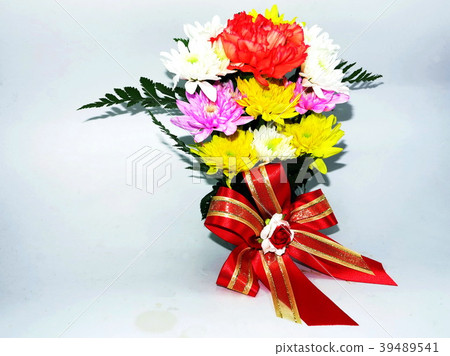 Beautiful flowerpot is isolated on white paper  39489541