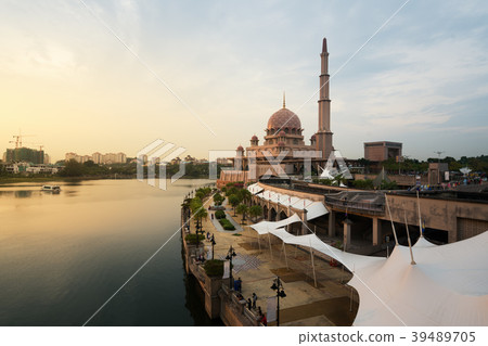 Putrajaya mosque in Kuala Lumpur, Malaysia. Putrajaya mosque in Kuala Lumpur, Malaysia. 39489705