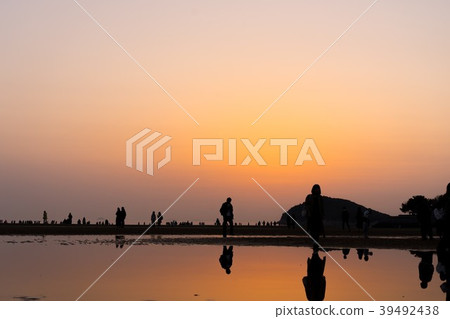 Sunset on the beach 39492438