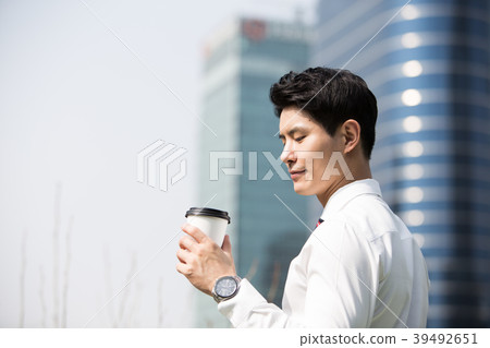 一個男人的一天,一個商人的下午,一個年輕的工人, 一個男人的一天,一個商人的下午,一個年輕的工人, 39492651