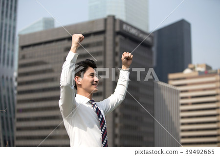 一個男人的一天，一個商人的下午，一個年輕的工人， 39492665