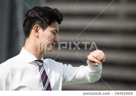 一個男人的一天,一個商人的下午,一個年輕的工人, 一個男人的一天,一個商人的下午,一個年輕的工人, 39492669