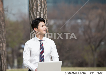 一個男人的一天,一個商人的下午,一個年輕的工人, 一個男人的一天,一個商人的下午,一個年輕的工人, 39492685