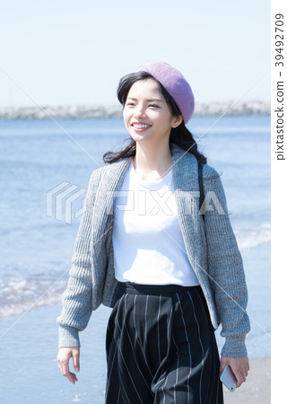 海上旅行的女人 海上旅行的女人 39492709