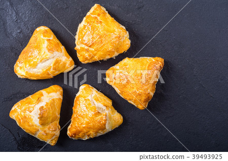 Freshly baked puff pastry samosa 39493925