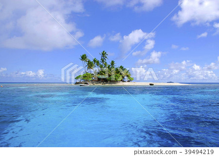 漂浮在南海的一個小島 漂浮在南海的一個小島 39494219