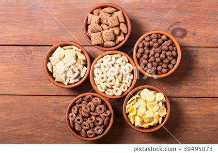 Cereals . milk and chocolate cornflakes 39495073
