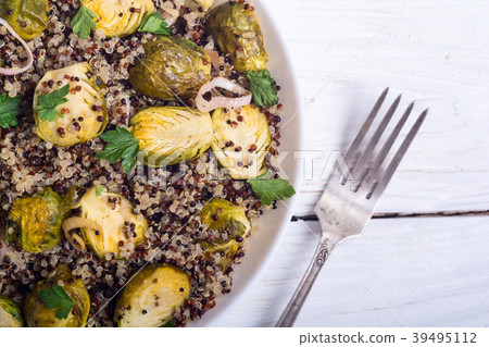 Quinoa salad with Brussels sprouts Quinoa salad with Brussels sprouts 39495112