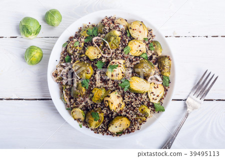 Quinoa salad with Brussels sprouts Quinoa salad with Brussels sprouts 39495113