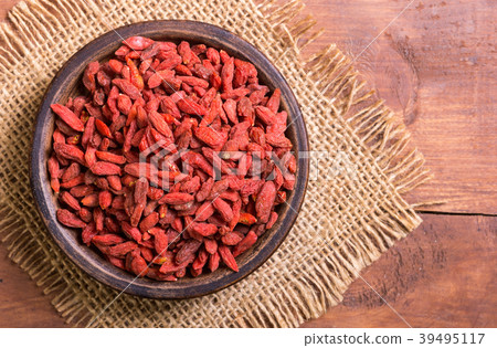 Red goji berries in bowl Red goji berries in bowl 39495117