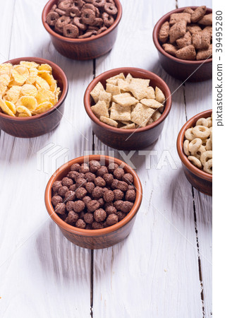 Cereals . milk and chocolate cornflakes Cereals . milk and chocolate cornflakes 39495280