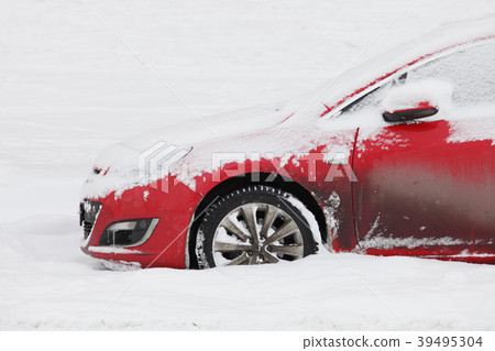 Car under snow Car under snow 39495304