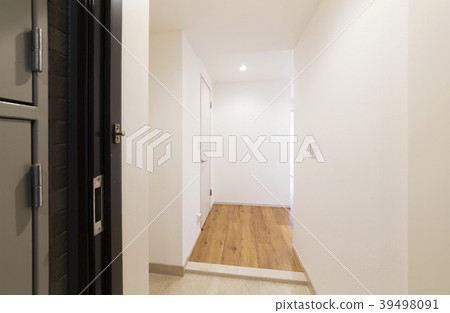 The entrance hall and corridor image of the apartment 39498091