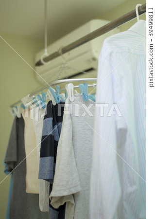 Rainy season (laundering indoor drying air conditioner T-shirt indoor air conditioning wet weather bad weather clothing clothes fashion) Rainy season (laundering indoor drying air conditioner T-shirt indoor air conditioning wet weather bad weather clothing clothes fashion) 39499811