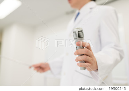 一個白衣人 39500243