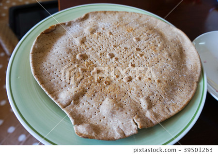 Whole-grain bread 39501263