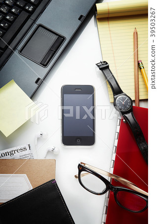 IPhone，手錶，筆記本，筆記本，鉛筆，眼鏡 39503267