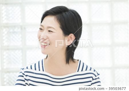 Female in her 50 39503677