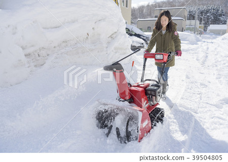 Snow removal work Snow removal work 39504805